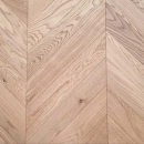 Dąb Eco (Chevron – jodełka francuska) Szczotkowanie, Fazowanie V4, Lakier matowy Wymiary: 510x90x10,5/2,5(+/-0,5) mm
