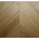 Dąb Natur Classic (Chevron – jodełka francuska) Szczotkowanie, Fazowanie V4, Lakier matowy Wymiary: 510x90x10,5/2,5(+/-0,5) mm