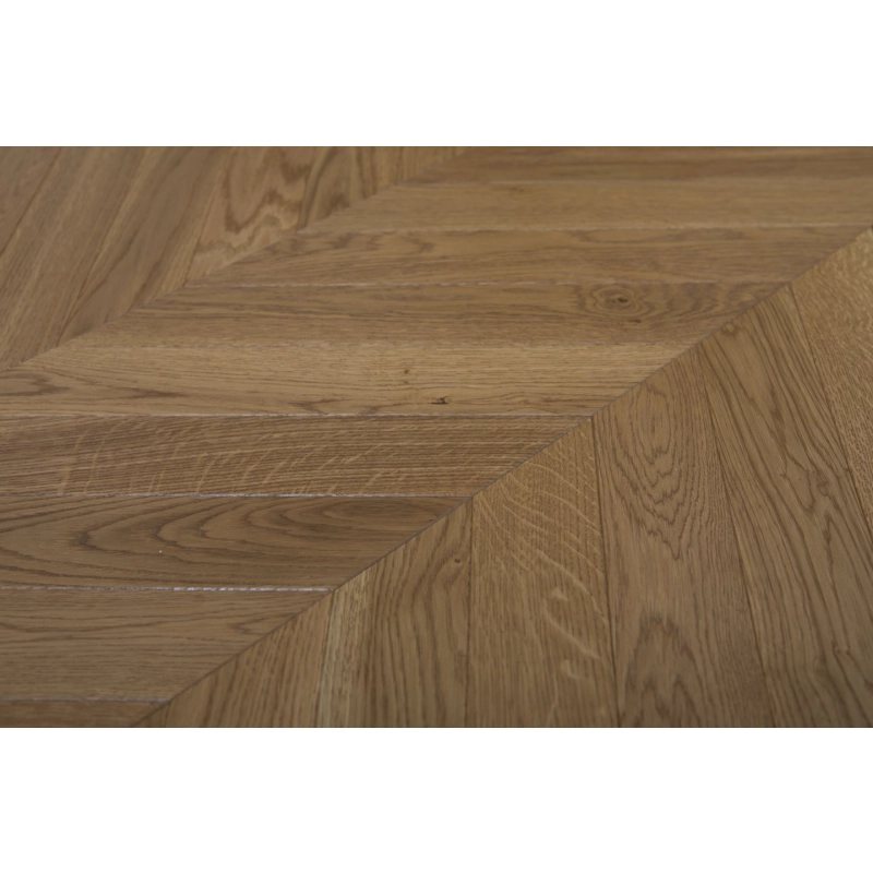 Dąb Złota Jesień (Chevron – jodełka francuska) Olejowosk, Szczotkowanie, Fazowanie V4 Wymiary: 405x65x10,5/2,5(+/-0,5) mm