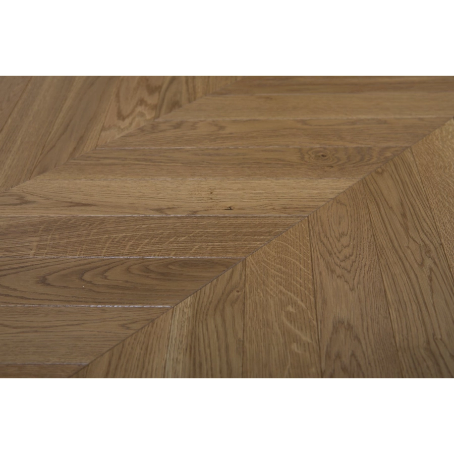 Dąb Złota Jesień (Chevron – jodełka francuska) Olejowosk, Szczotkowanie, Fazowanie V4 Wymiary: 405x65x10,5/2,5(+/-0,5) mm