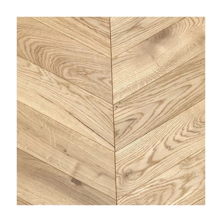 Dąb Classic (Chevron – jodełka francuska) Szczotkowanie, Fazowanie V4, Lakier matowy Wymiary: 420x88x10,5/2,5(+/-0,5) mm