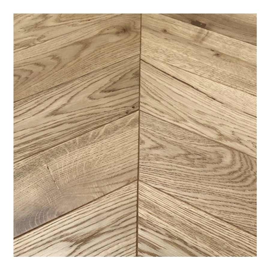 Dąb Classic (Chevron – jodełka francuska) Szczotkowanie, Fazowanie V4, Lakier matowy Wymiary: 420x88x10,5/2,5(+/-0,5) mm